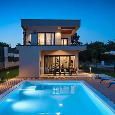 Villa In Istra With Heated Pool