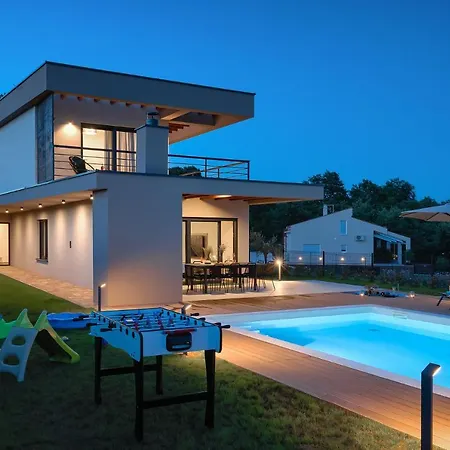 Villa In Istra With Heated Pool