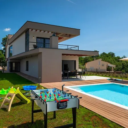 Villa In Istra With Heated Pool *