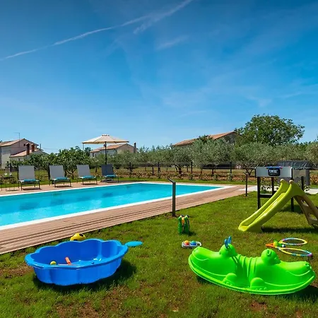 Villa In Istra With Heated Pool *